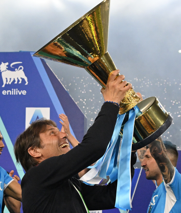 Mourinho → Postecoglou Tottenham cut on top of Conte, but it's still that bad...Winning the 2nd year → Stock prices skyrocket, returning to EPL immediately as a coach of another team
