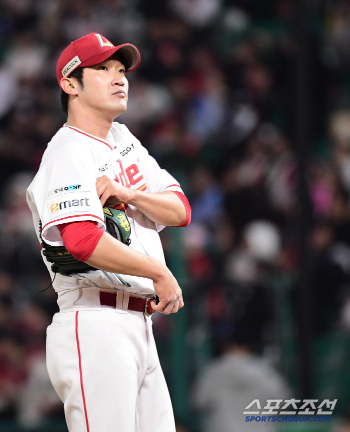 No run until the 4th inning → 6 runs in the 5th inning of dunes, walks, walks, hits, and hits. It collapsed again by 6.5 billion underhand ball balls