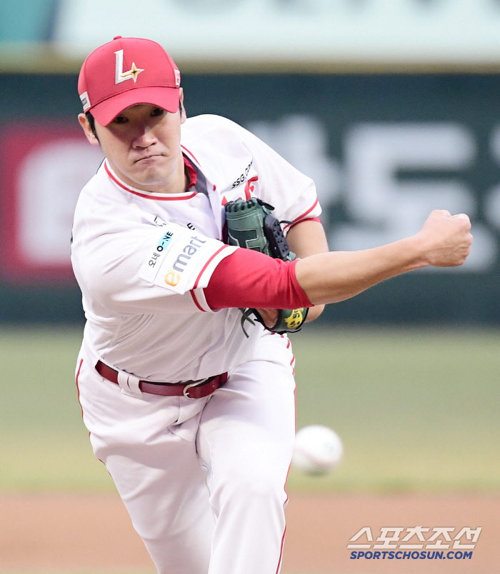No run until the 4th inning → 6 runs in the 5th inning of dunes, walks, walks, hits, and hits. It collapsed again by 6.5 billion underhand ball balls