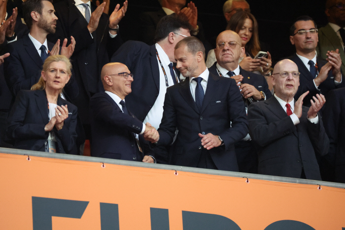 Postecoglou, Silent Levi, who left for a big mistake if he was replaced...Despite winning the Europa League, Tottenham has a storm after the coach's future → Tottenham's dissatisfaction explodes