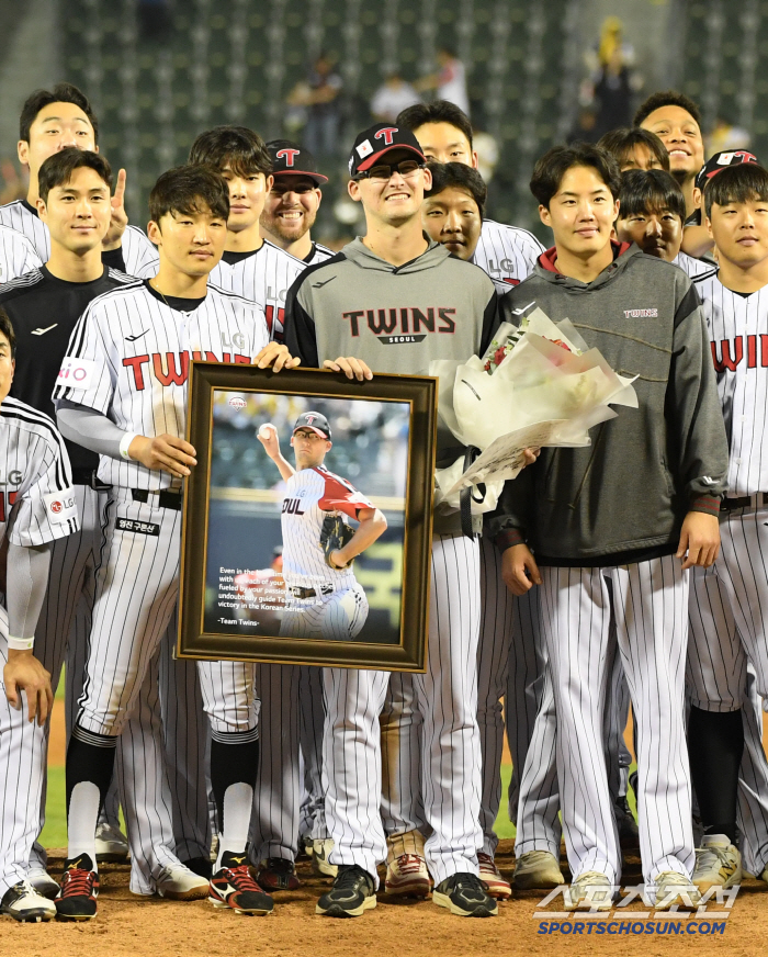 A short meeting of six weeks → the beginning of a long wait. It was a difficult opportunity to experience goodbye to LG with 1 win and 1 loss and ERA 7.05 