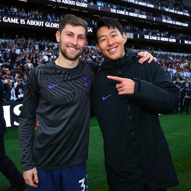 Son Heung-min's worst news. Best friend in life. Goodbye, Tottenham's eldest brother, as he is. The contract expires on June 30th