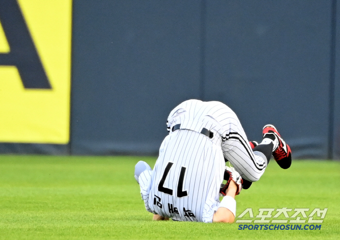 Super Catch 3 times, Captain who can't laugh when he got his team. If you can't defend, you'll lose your seat and retire