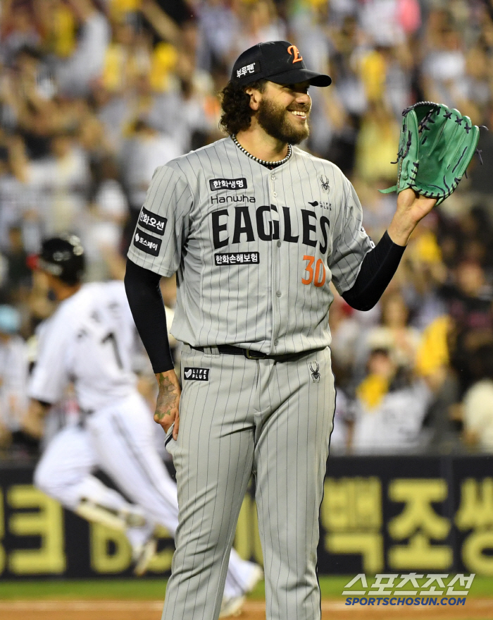 Ace Ponce's expression of defensively hardened at a critical moment, Roh Si-hwan's regretful judgment in the seventh inning 