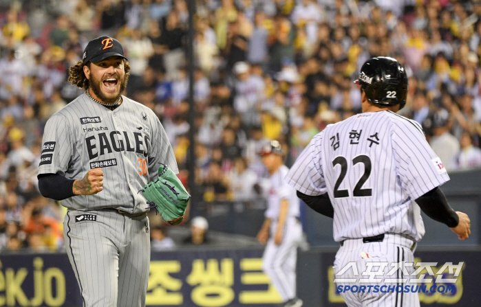Ace Ponce's expression of defensively hardened at a critical moment, Roh Si-hwan's regretful judgment in the seventh inning 