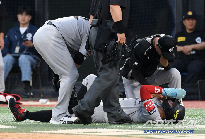 Ahn Hyun-min is crazy with his first career bases loaded  five RBIs...KT vanquished Doosan 12-2 