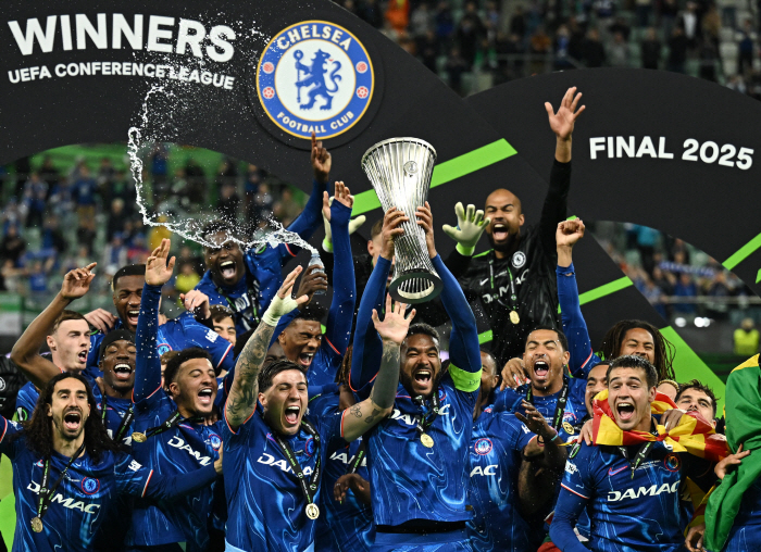 Another touching tearful Antony consoling wedge Sancho, the mixed fate of Manchester United's loanees...Chelsea to win UECL, achieve first-ever European Grand Slam