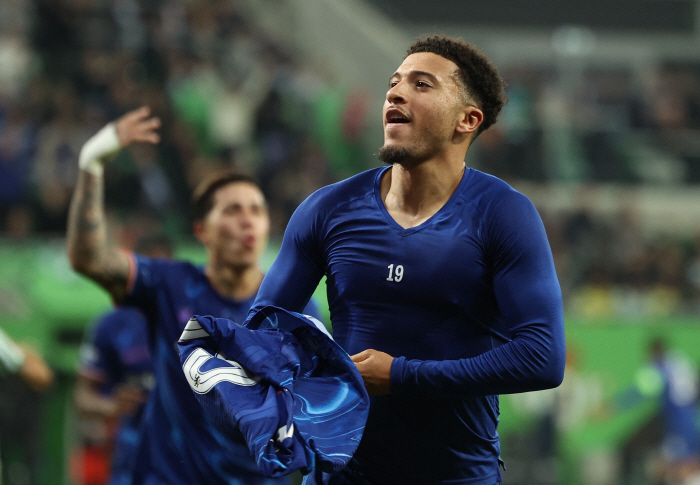 Another touching tearful Antony consoling wedge Sancho, the mixed fate of Manchester United's loanees...Chelsea to win UECL, achieve first-ever European Grand Slam