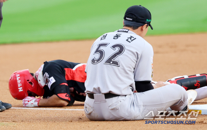 Don't risk your life on a single hit. Your heart is surprised by Kim Do-young's hamstring. It's no one else's business