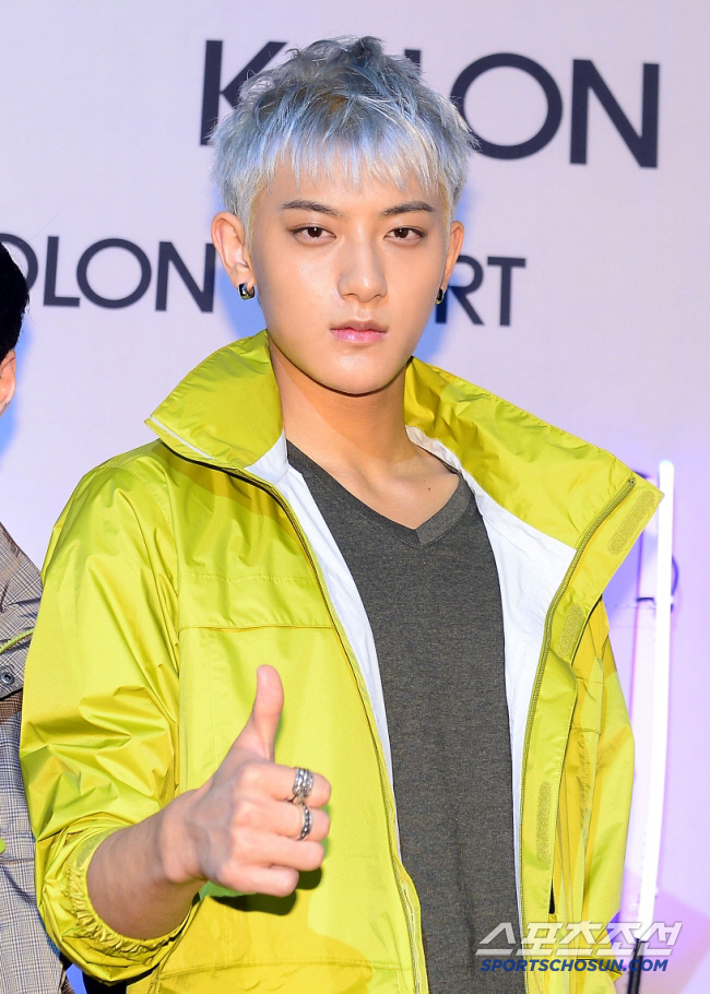 Tao Sells Sanitary Pads Worth 4.3 Billion Won in 30 Minutes via Live Broadcast