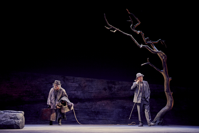A feast of overwhelming acting while waiting for Shin-gu and Park Geun-hyung's plays..We're going on a national tour