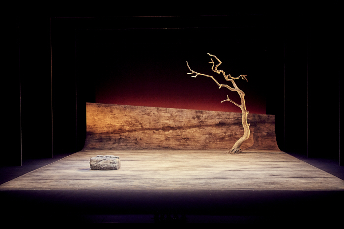 A feast of overwhelming acting while waiting for Shin-gu and Park Geun-hyung's plays..We're going on a national tour