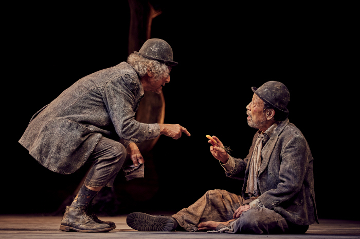 A feast of overwhelming acting while waiting for Shin-gu and Park Geun-hyung's plays..We're going on a national tour