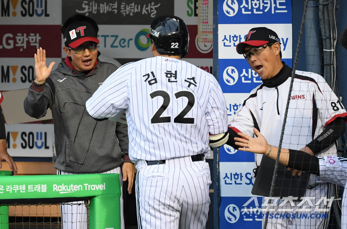 Is this a true story. Since Rafak Samsung and Jamsil LG are tied for first place with 61 home runs, I dream of becoming the first home run in LG's history. 