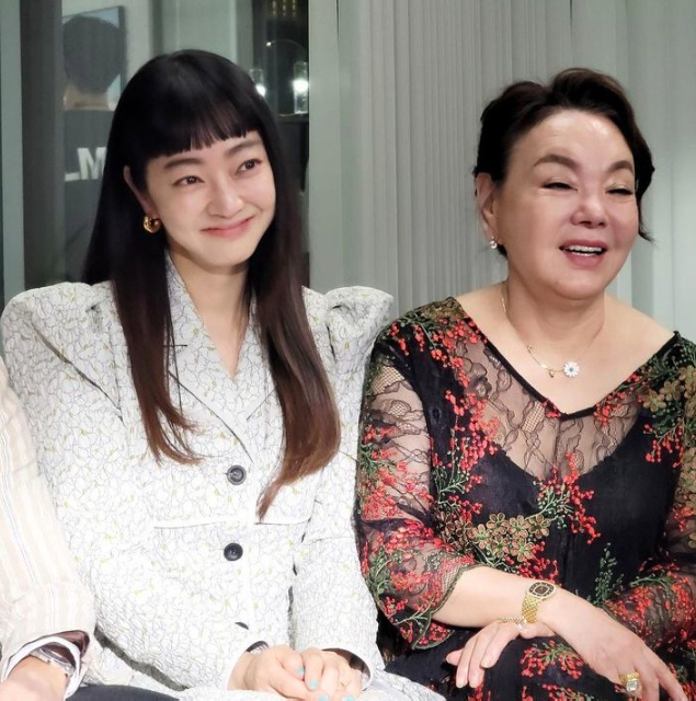 Kim Soo-mi's daughter-in-law Seo Hyo-rim experienced a similar situation with a luxury bag given by the market (female male)