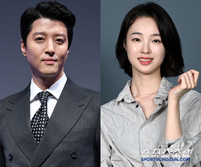 Lee Dong-gun is 16 years younger than Kang Hae-rim, so it's hard to confirm because she's dating