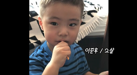 Minjung Lee's son Junhoo, he was my regular when he was young..I'm getting sad because I look like Lee Byung-hun (Ok Moon)