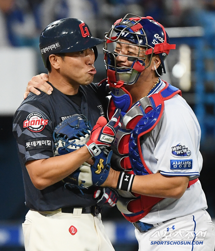 Park Jin-man's special hit effect Kang Min-ho's final hit, Koo Ja-wook multi-hit, and Choi Won-tae and Jeon Jun-woo won the Lotte match in four years..Four consecutive wins against Samsung Lotte and three consecutive losses against Lotte
