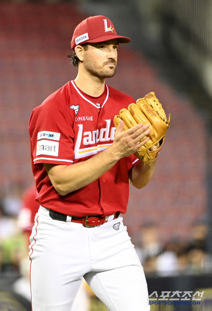 Ponce is behind in second place. Isn't this the MVP of May? But Choi Hyung Woodyaz is too strong