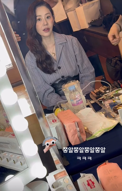  Ko Hyun-jung, low-speed aging itself..You're so beautiful. Why are you talking about your health