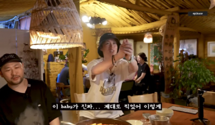Tablo 'Bare body photo taken in the bath...An elementary school student took a picture and ran away