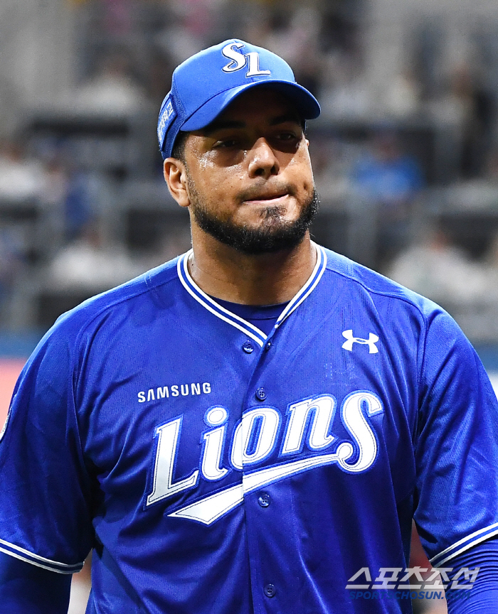 Thunder and lightning are dangerous, we have to cancel before the game... Director Park Jin-man's determined remarks changed Reyes to the game against LG