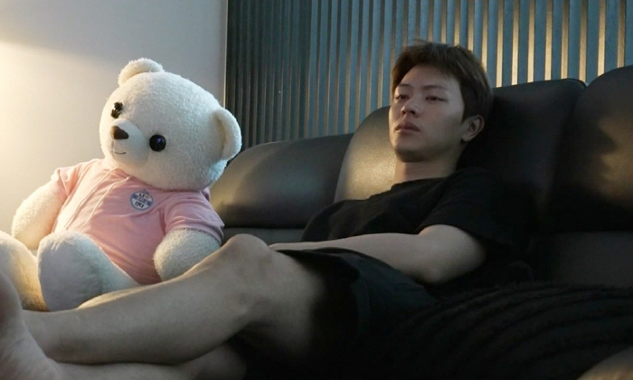 Yook Sung-jae reveals a house decorated in black. It's good to live dark (Na Hon-san)