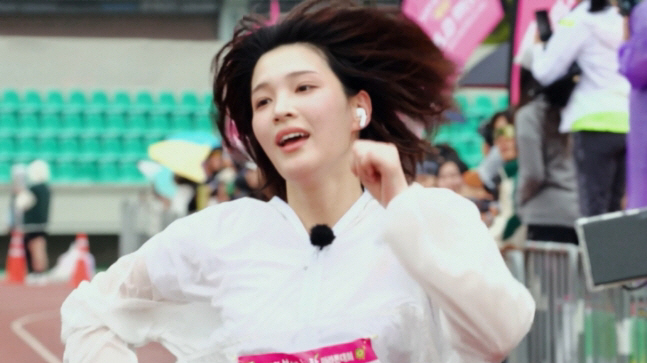 Yulhee, who took off hyperventilating, turned the tables in the first half marathon...'Feels like I'm getting healed'. I'm so relaxed