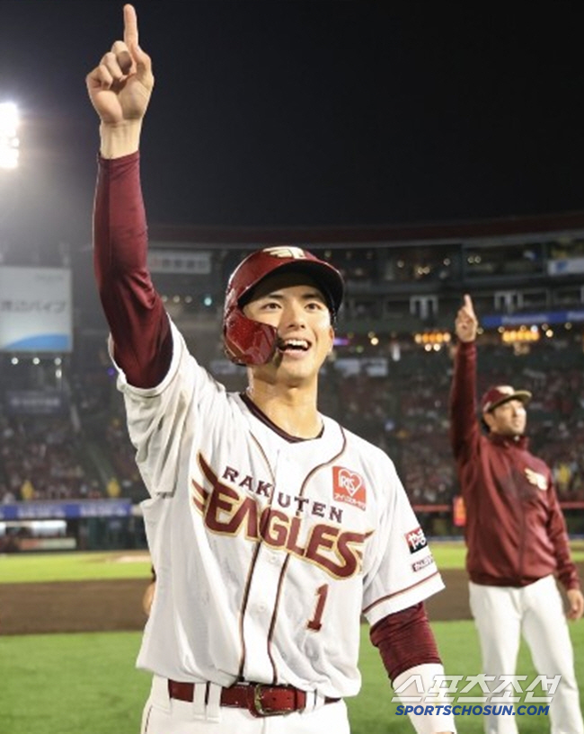 After a failed squeeze, a two-run final double, a 10-year veteran who is behind a special rookie, and a batting average of 0.336 1st place in a big reversal