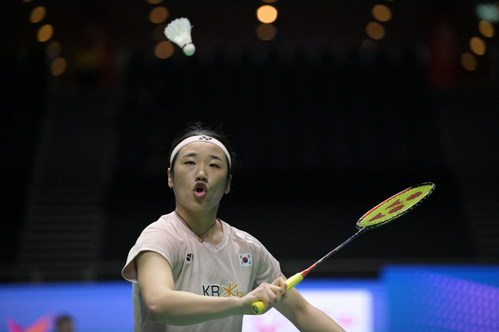 Ahn Se-young, the world's No. 1 shocker, lost to enemy Chen Yu-pei...Singapore Open's quarter-finals are completely defeated, and the bitter taste of international tournaments in 6 months
