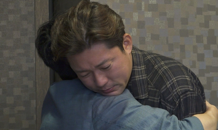 Can't stand tears Kim Dae-ho reunited after 30 years of sobbing on the street (Na Hon-san)
