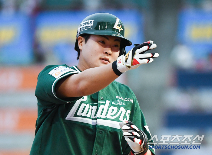 Does it turn out that he's the 4th hitter? Four hits in 10 games! Will a 23-year-old prospect finally burst