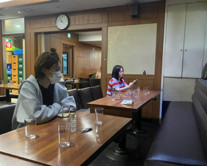 It's a group dinner that's upsetting to see Park Na-rae, Jang Do-yeon, and Gagcon's juniors, but no one is coming