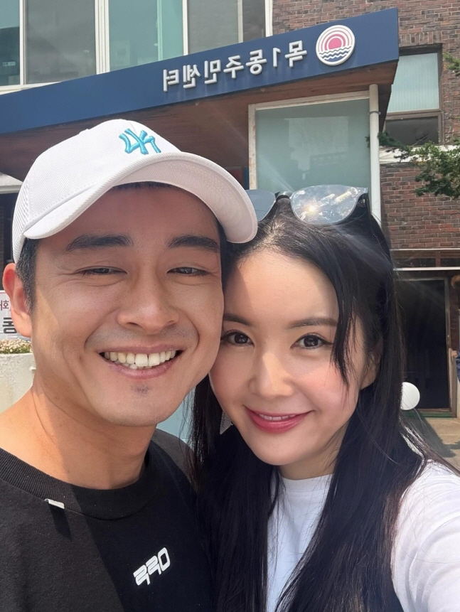 Jang Young-ran ♥ Thank you for keeping your promise to quit smoking as a proof shot of early voting with Han Chang