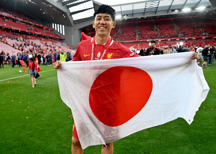 Japan's national team captain, who won the EPL and is on the bench for a long-term flutter, declared to remain in Liverpool despite the risk of release