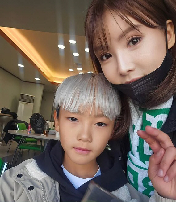 Lee Dong-guk ♥ Lee Soo-jin left for Germany with his son Dae-bak. He's very nervous