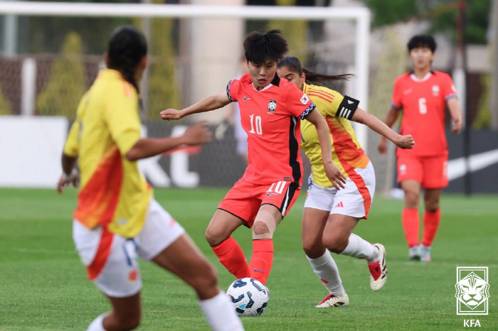  Controversy over time delay → Kim Min-jeong's PK was saved, Colombia's physical wall was high...FK lost, 01 lost
