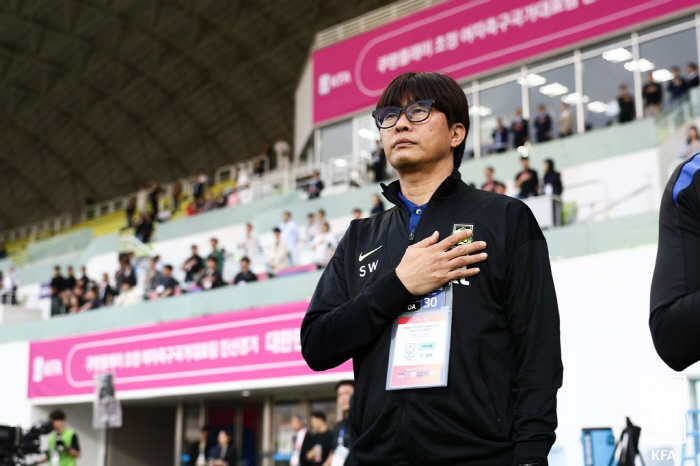 Controversy over time delay → Kim Min-jeong's PK was saved, Colombia's physical wall was high...FK lost, 01 lost