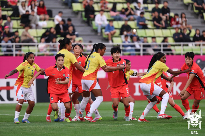 Controversy over time delay → Kim Min-jeong's PK was saved, Colombia's physical wall was high...FK lost, 01 lost