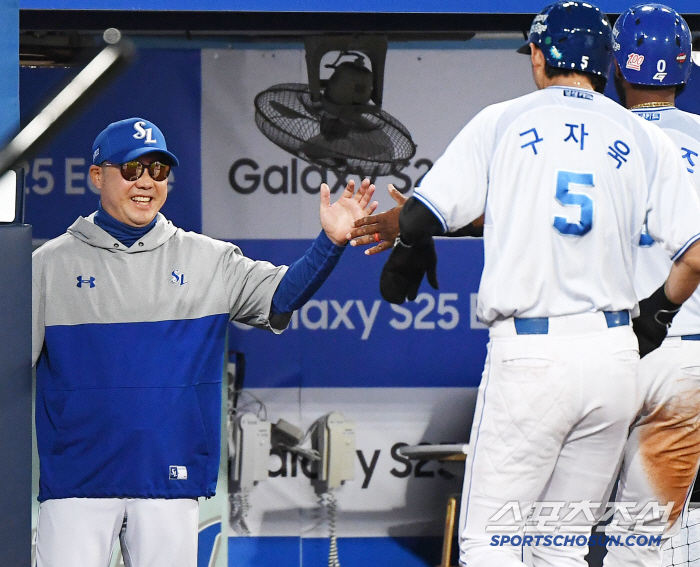 The quality of the two veterans who blocked the collision with their whole bodies, and the pitcher who defended the actual pitching, eventually bowed his head