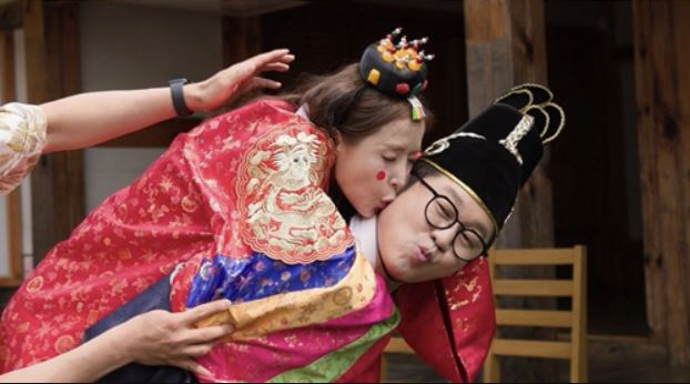 Were you jealous of Shin Ji, Kim Jong-min for marriage...A kiss during a traditional wedding with Ji Sang-ryul