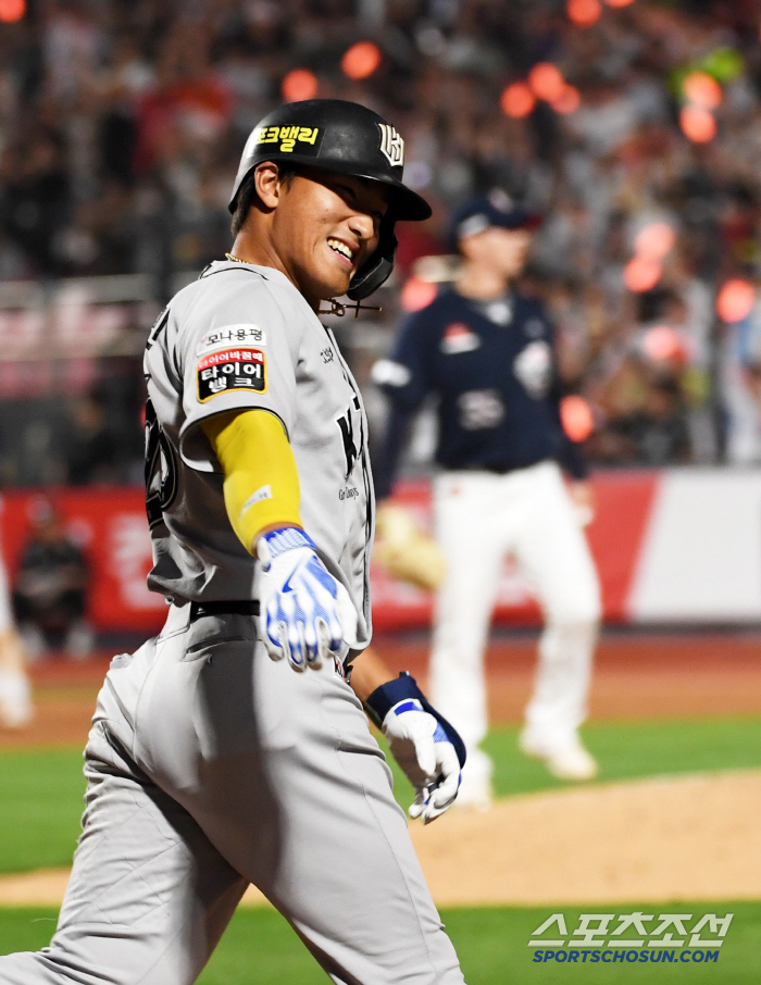 Where the hell did this home run monster come from? Yesterday, the over-the-counter grand slam, today the 132M super-large gun 