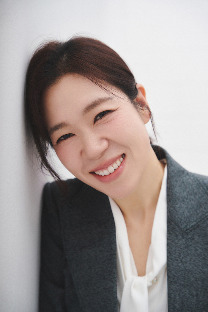 Yum Hyeran, is it Yummseul IU?Complete the aura that's unrivaled