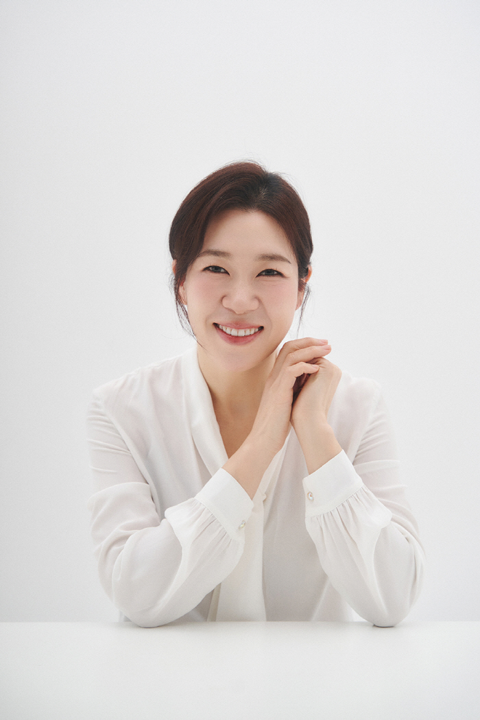 Yum Hyeran, is it Yummseul IU?Complete the aura that's unrivaled