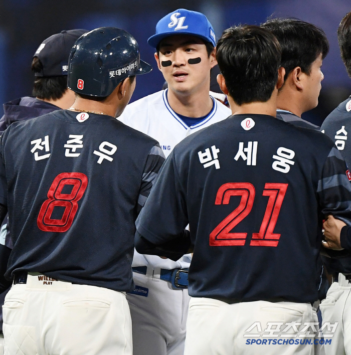 Choi Won-tae's attitude, which was hard for Park Se-woong to endure that the starter, who had been pitching scoreless, jumped into the fire pit