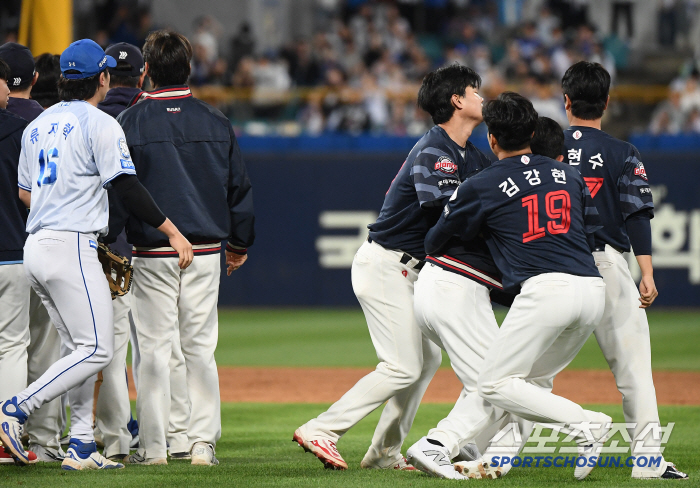 Choi Won-tae's attitude, which was hard for Park Se-woong to endure that the starter, who had been pitching scoreless, jumped into the fire pit