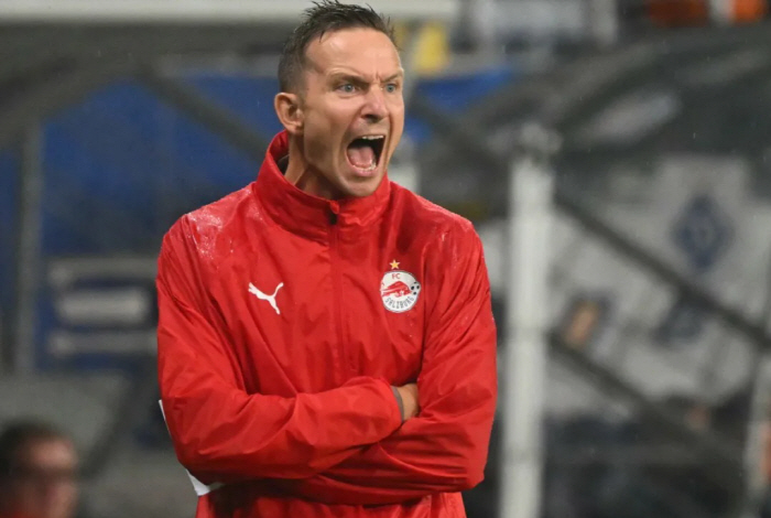 Guardiola, who chose to sleep with the enemy, surprisingly recruited Klopp as the second-in-command on his right arm...Man City reorganizes club World Cup coaching staff