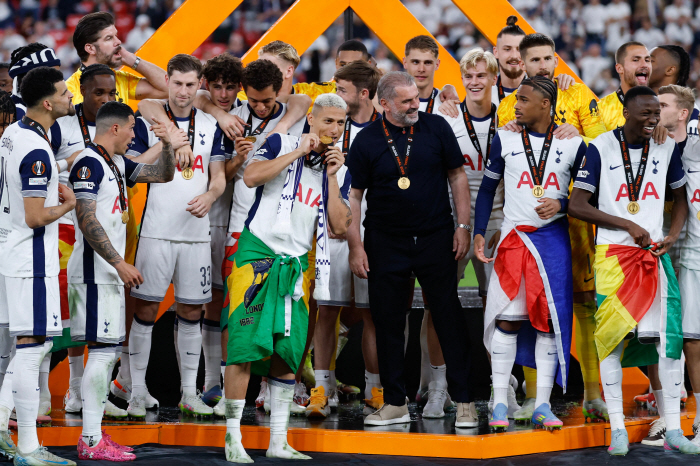 Hey, you punk. Tottenham Legend's change of mind, which criticized Postecoglou, to stay with chairman Levi