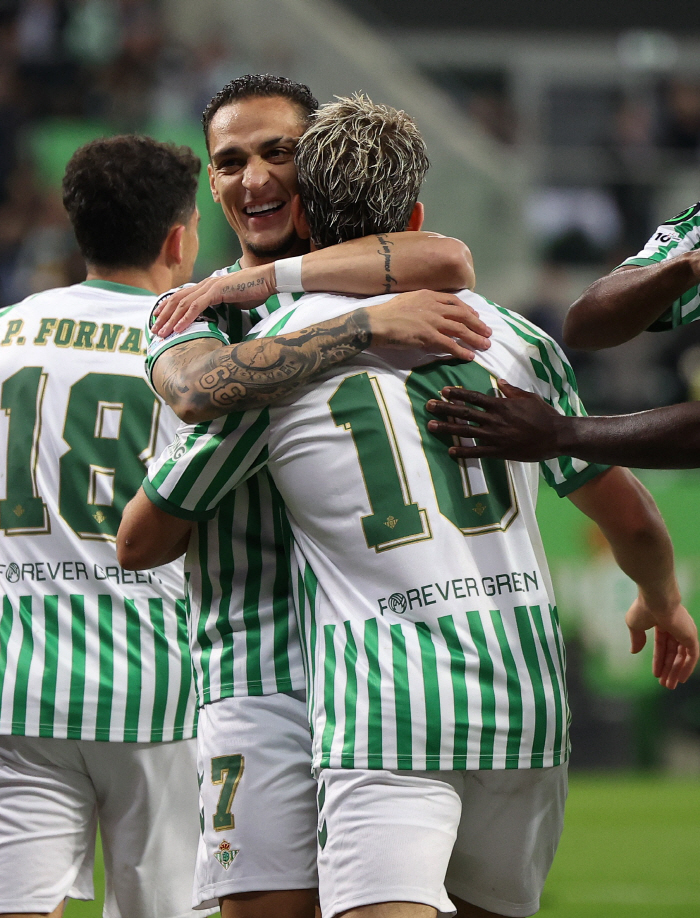 It's not a house, it's a joint ownership! Kidnapping Antony Remains → Betis's Temptations...Offer to sell only part of Manchester United's stake → weekly pay cut is inevitable