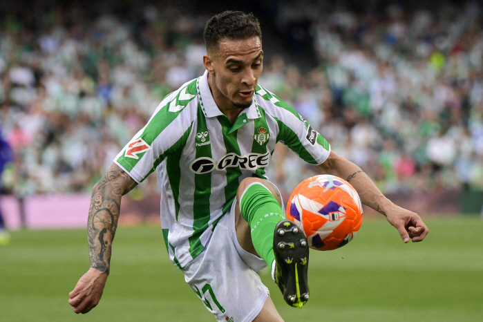 It's not a house, it's a joint ownership! Kidnapping Antony Remains → Betis's Temptations...Offer to sell only part of Manchester United's stake → weekly pay cut is inevitable
